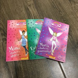 ⭐️ 3 rainbow magic paperback books in spanish